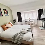 Charming Studio 30Min To Central London