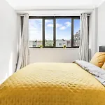 Luxstay Earls Court Apartment - Sleeps Up To 7