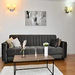 Sleeps 4 - Private Balcony - Wheelchair Accessible