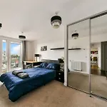 Incredible 2 Bed, 2 Bath Flat In Canary Wharf