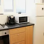 Large Garden Apartment On Golders Green High Road