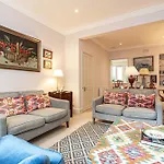 Exquisite Townhouse With Patio