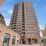 Lovely View Near Top Floor, 1Gb Wifi, Near Canary Wharf, City, Stratford, Free Coffee, Snacks, Milk
