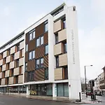 Student Only Studio With Modern Kitchen And Bath