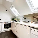 Luxury 2 Bedroom Apartment In West Hampstead
