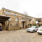Finsbury Park Retreat Modern Comfort