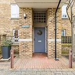 Finsbury Park Retreat Modern Comfort