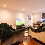 Old Spacious 2 Bedroom Flat With Pool Table Opposite Green Park 7