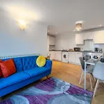 London*Stamfordhill *2Br*Sleeps 5*2 Tube Lines*Contractors*Relocation