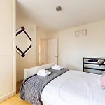 Prime Location One-Bed By Bond Street