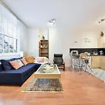 The Perfect Queensway Studio Apartment