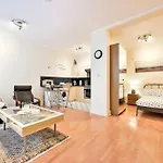 The Perfect Queensway Studio Apartment