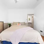 Brand New 3 Bedroom Flat In Central London