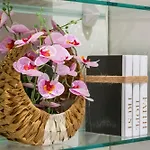 Chic 2 Bed Maisonette In Mayfair 32A