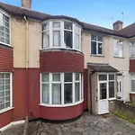 Downshill Way Lovely 4 Bedroom Apartment In London
