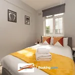 Two Bedroom Apartment By Buonomo Stays Short Lets & Serviced Accommodation With Balcony