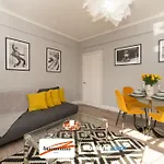 Two Bedroom Apartment By Buonomo Stays Short Lets & Serviced Accommodation With Balcony