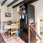 Central London Cottage Shared Flat