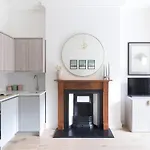 West End, Drury Lane, Modern 3 Bedroom Apt