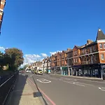 Cosy 1-Bed Flat Family Friendly Free Parking