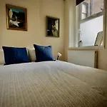 Ground Floor Apartment Sleeps 4, London Zone 2 Close To Central Victoria Line