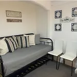 City View London Apartment - Near Canary Wharf