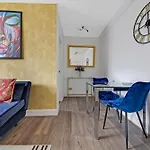 Stylish & Comfy Chelsea Haven Walk To Tube & Bus