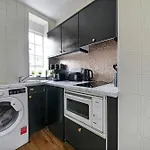 Stylish & Comfy Chelsea Haven Walk To Tube & Bus
