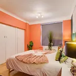 2 Bedroom And Living Room Flat In Central