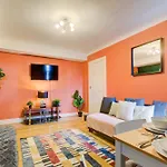 2 Bedroom And Living Room Flat In Central