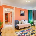 2 Bedroom And Living Room Flat In Central