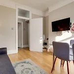 Oxford Street Central Apartments
