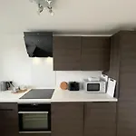 Spacious 2 Bed Flat Near Elizabeth Line