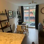 Lovely 2 Bedroom Flat Near Whitechapel Station