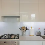 Newly Renovated 3 Bedroom Apartment In North West London