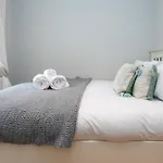 Modern Top Floor 2Bd Flat - Kensington
