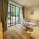 Gorgeous 2Bd Flat With Patio - South Kensington!