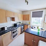 Stylish 1-Bed Flat In Willesden With Private Patio