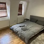 1 Bedroom Studio London S8