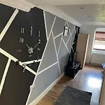 1 Bedroom Studio London S8