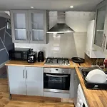 1 Bedroom Studio London S8