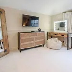 Fabulous Oasis For Unique Experience In Clapham
