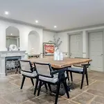 Fabulous Oasis For Unique Experience In Clapham