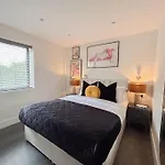 Modern One Bedroom Flat In The Heart Of London