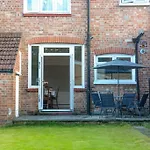 3 Bed House In The Heart Of Palmers Green, London