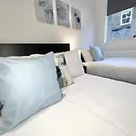 Charming 3-Bed Flat In Shepherds Bush - Sleeps 9