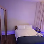 Spacious Flat In Central London