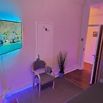 Spacious Flat In Central London