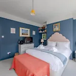 Stylish And Spacious 2 Bedroom House In Brixton