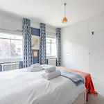 Stylish And Spacious 2 Bedroom House In Brixton